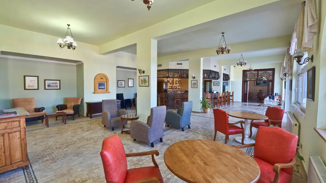Altinkaya Hotel, Kyrenia, Bar Seating
