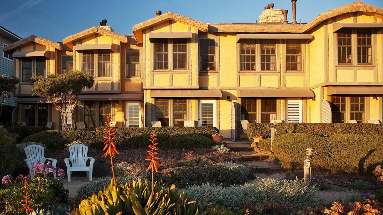 Spyglass Inn, Pismo Beach, exterior