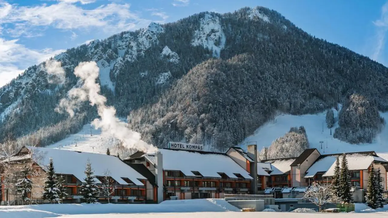 Hotel Kompas, Kranjska Gora, Exterior Wintertime