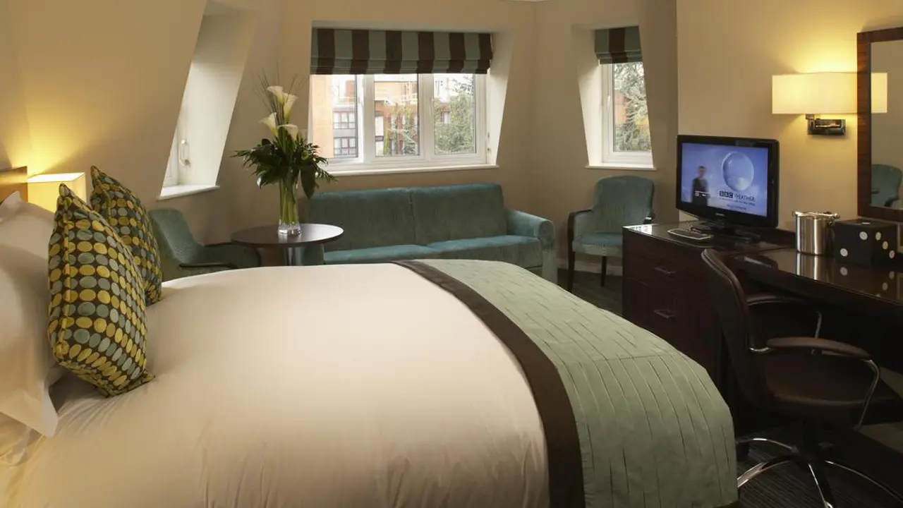 Bull Hotel Gerrards Cross Dbl Room