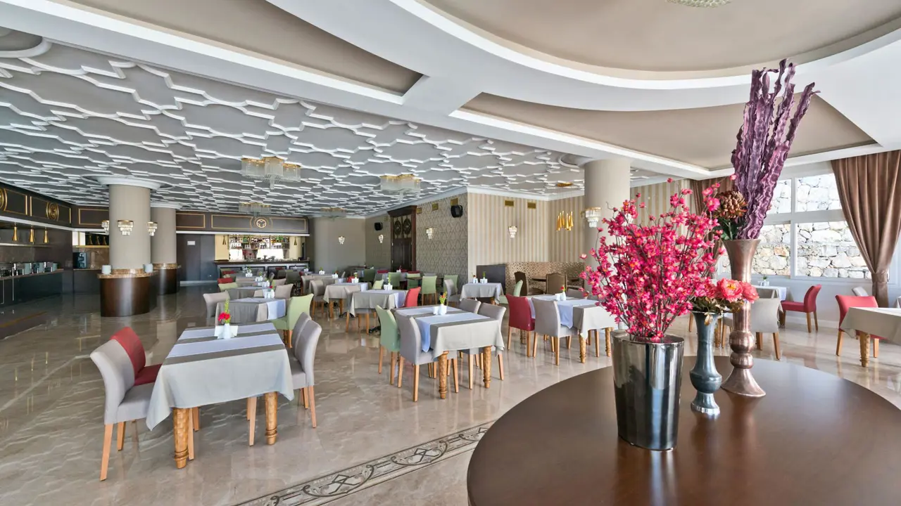 Altinkaya Hotel, Kyrenia, Dining