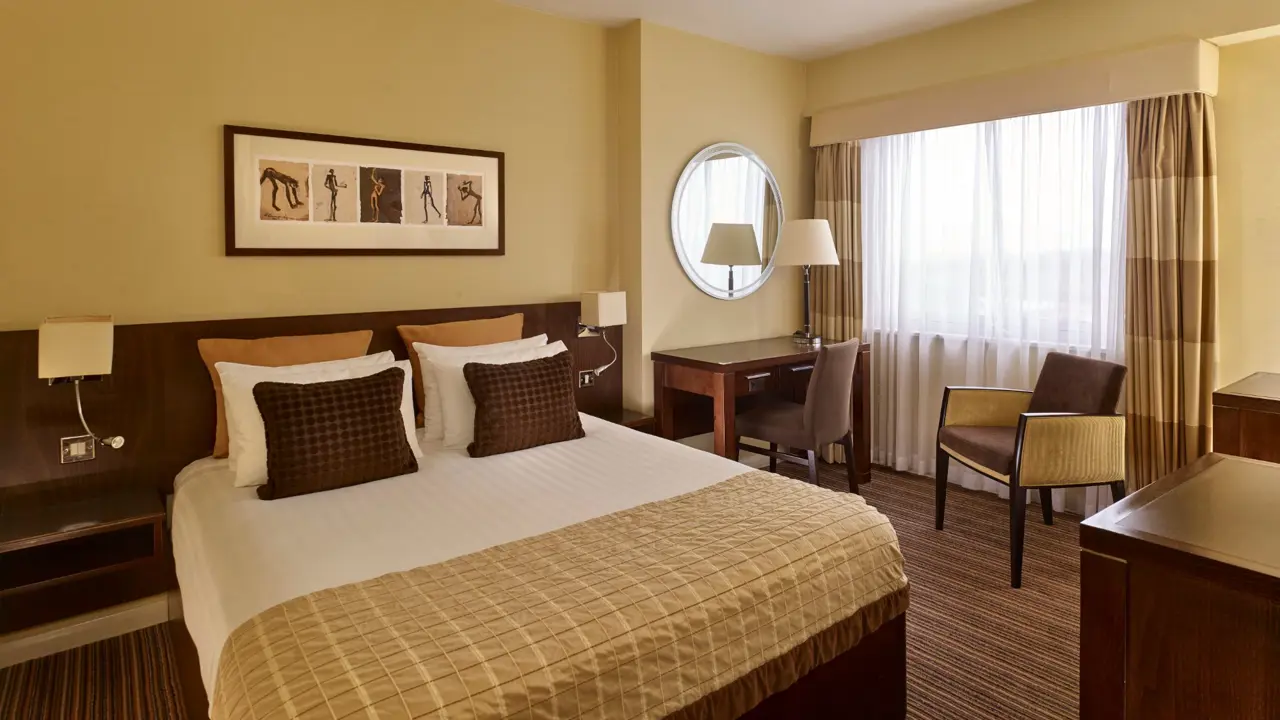 Crowne Plaza Crawley Double Bedroom