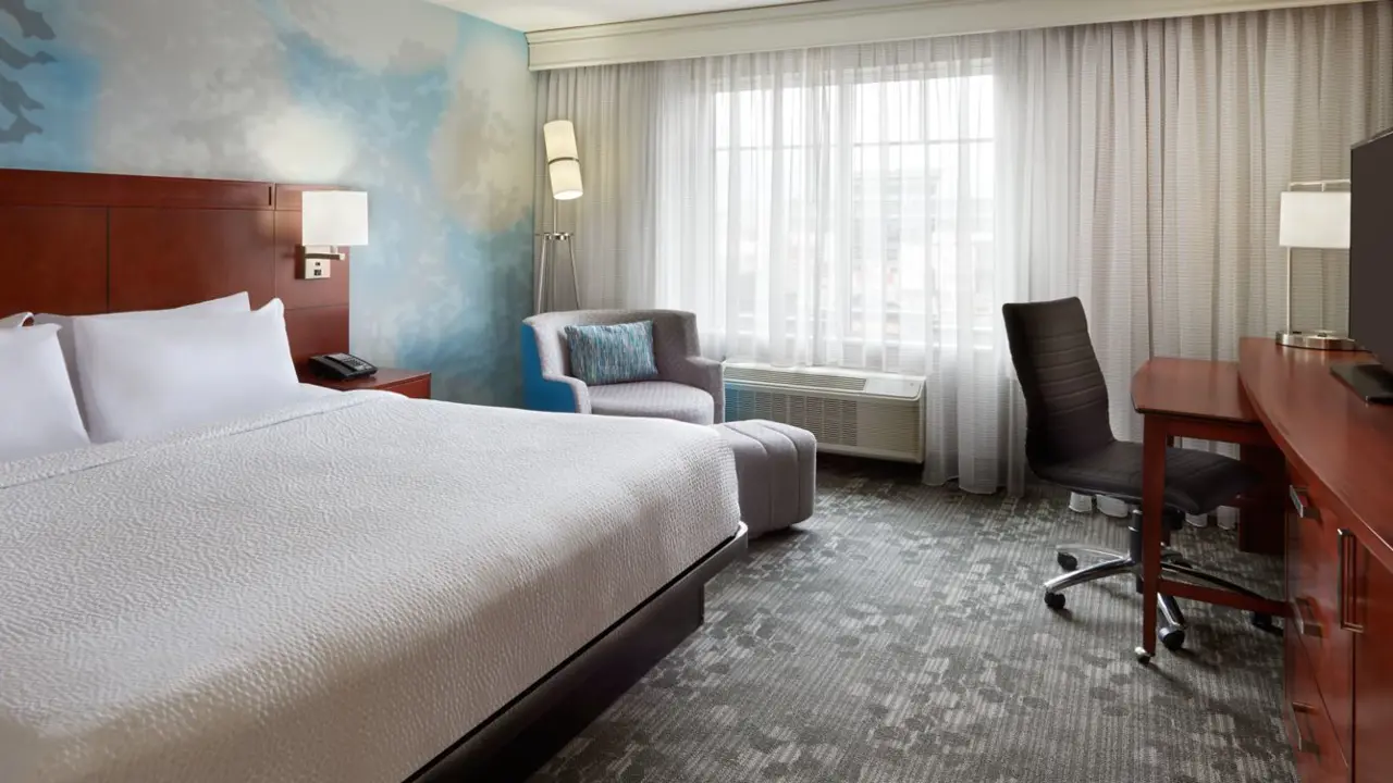 Courtyard By Marriott Downtown, Ottawa, bedroom