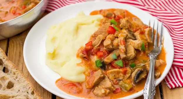 Plate of pörkölt with mashed potato