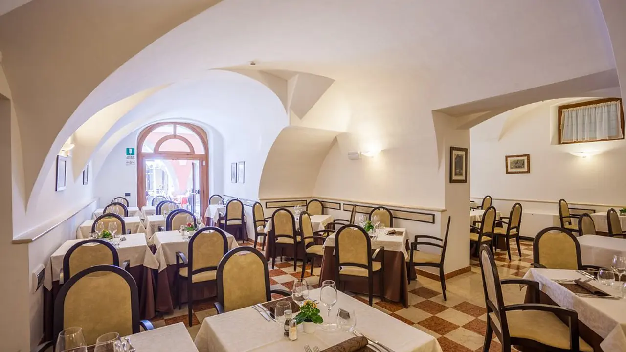 Hotel Portici, Riva Del Garda, Dining (1)