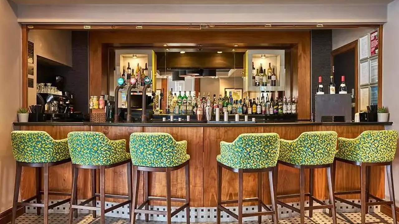 Bar 2.Jpg