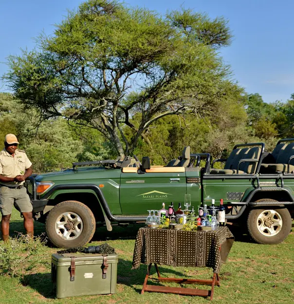 Safari Plains sundowners stop with drinks