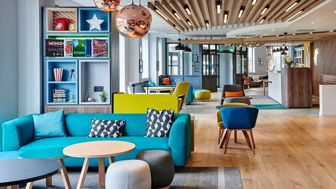 Holiday Inn, Belfast, Lobby