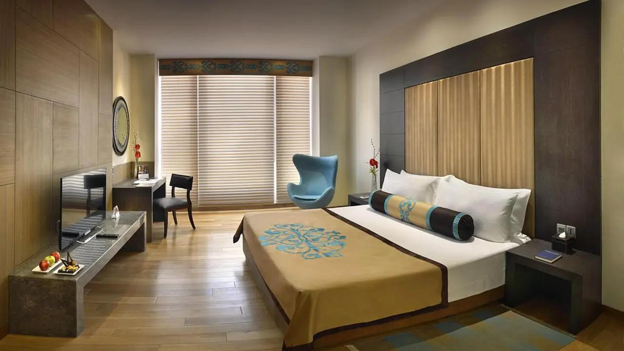 The LaLiT Great Eastern, Kolkata, bedroom