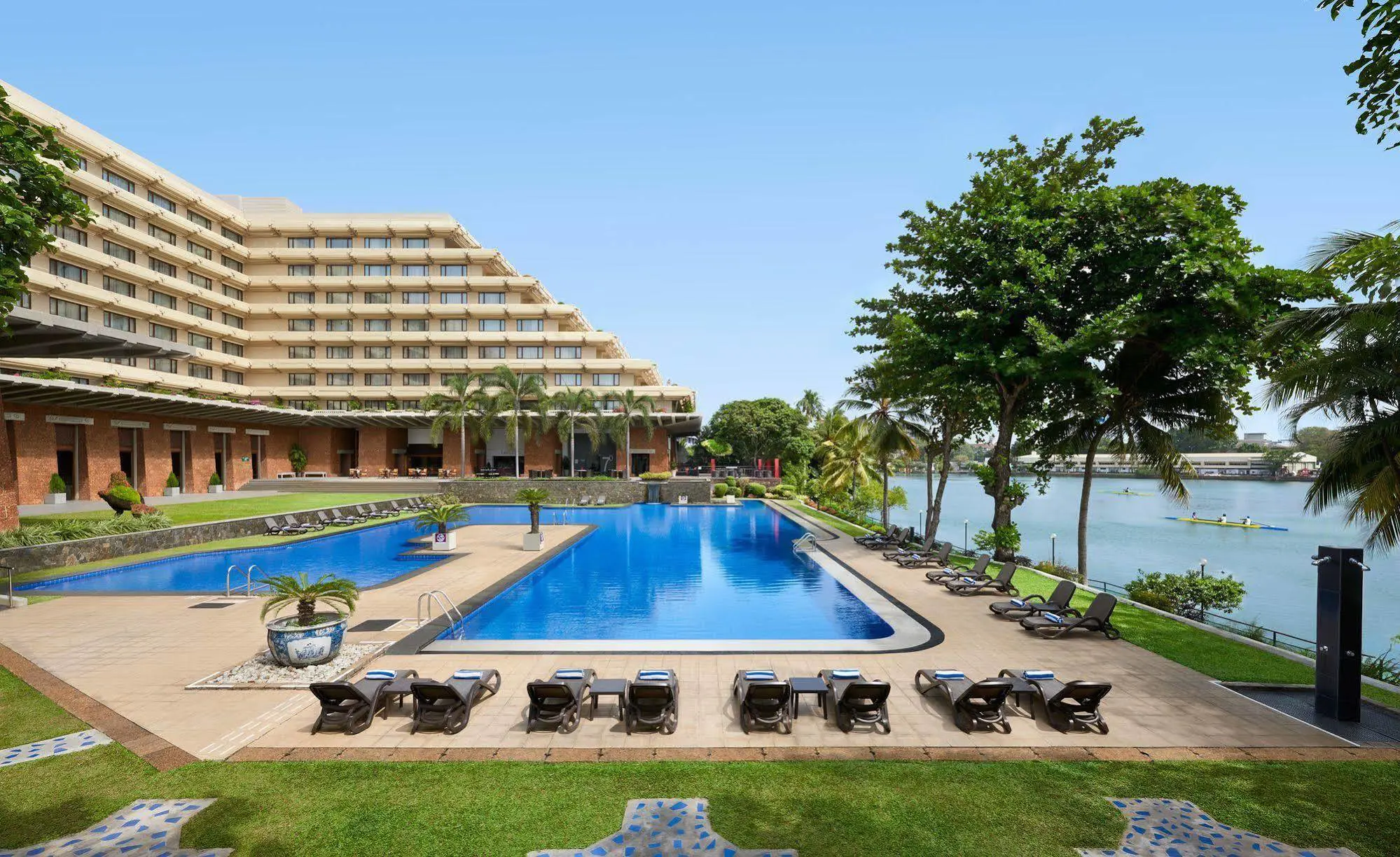 Cinnamon Lakeside, Colombo, pool