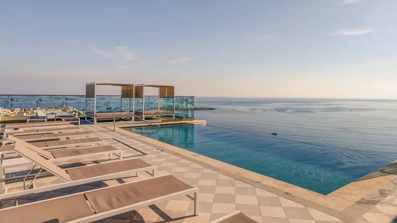 X ODYCY Hotel, Qawra, Pool View