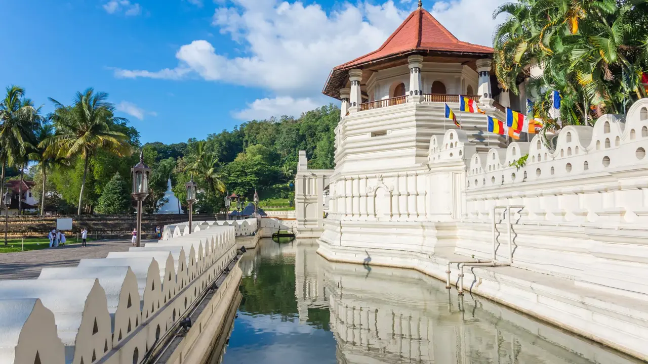 Temple of the Tooth, Kandy