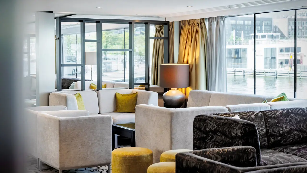 A ROSA CLEA Panoramalounge