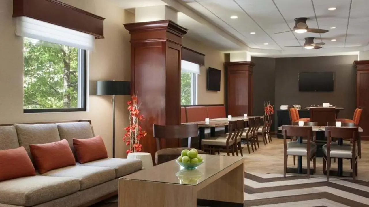 Hilton Hotel, Arlington, dining