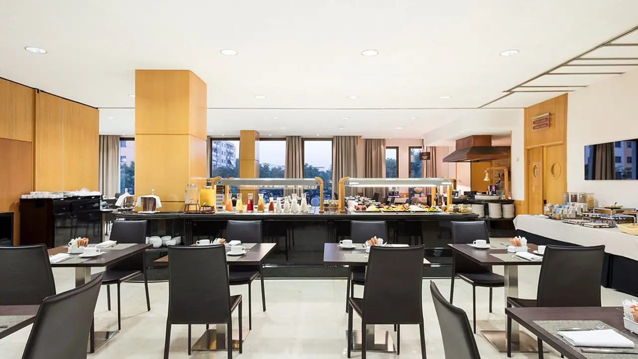 Best Western CMC, Girona, Dining