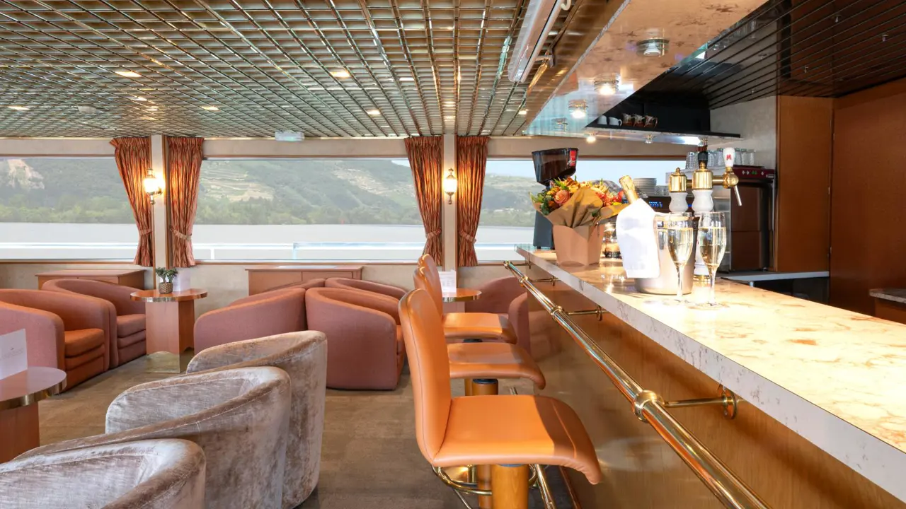 MS Rhone Princess salon bar