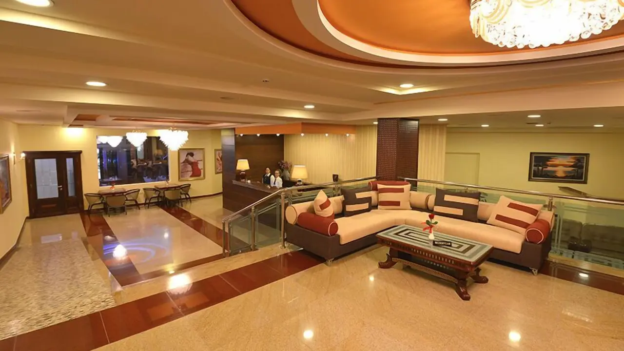 Hotel Austria, Tirana, lobby