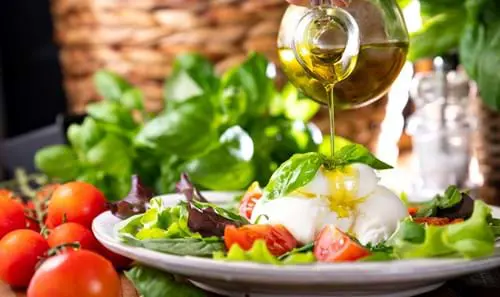 Sh_2167323175 Salad with Tomatoes and Burrata, Puglia Region, South of Italy_small