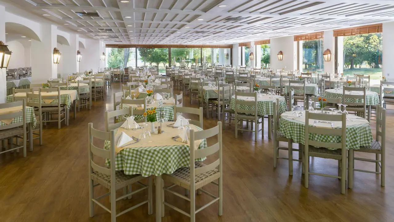 Amalia Hotel, Olympia, dining