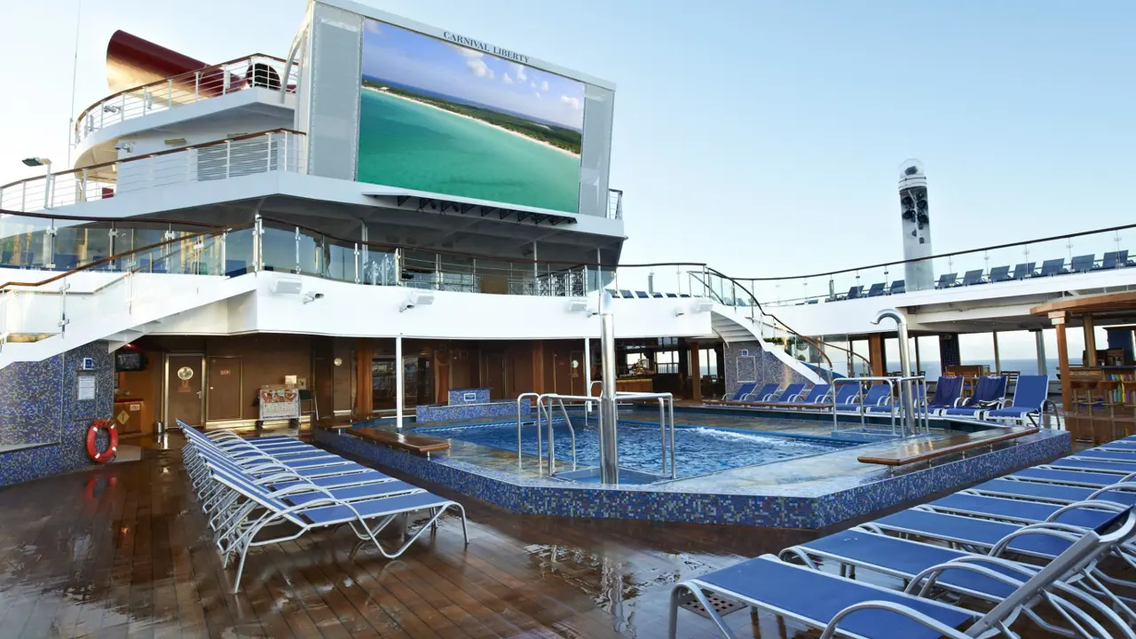 MS Carnival Liberty, pool