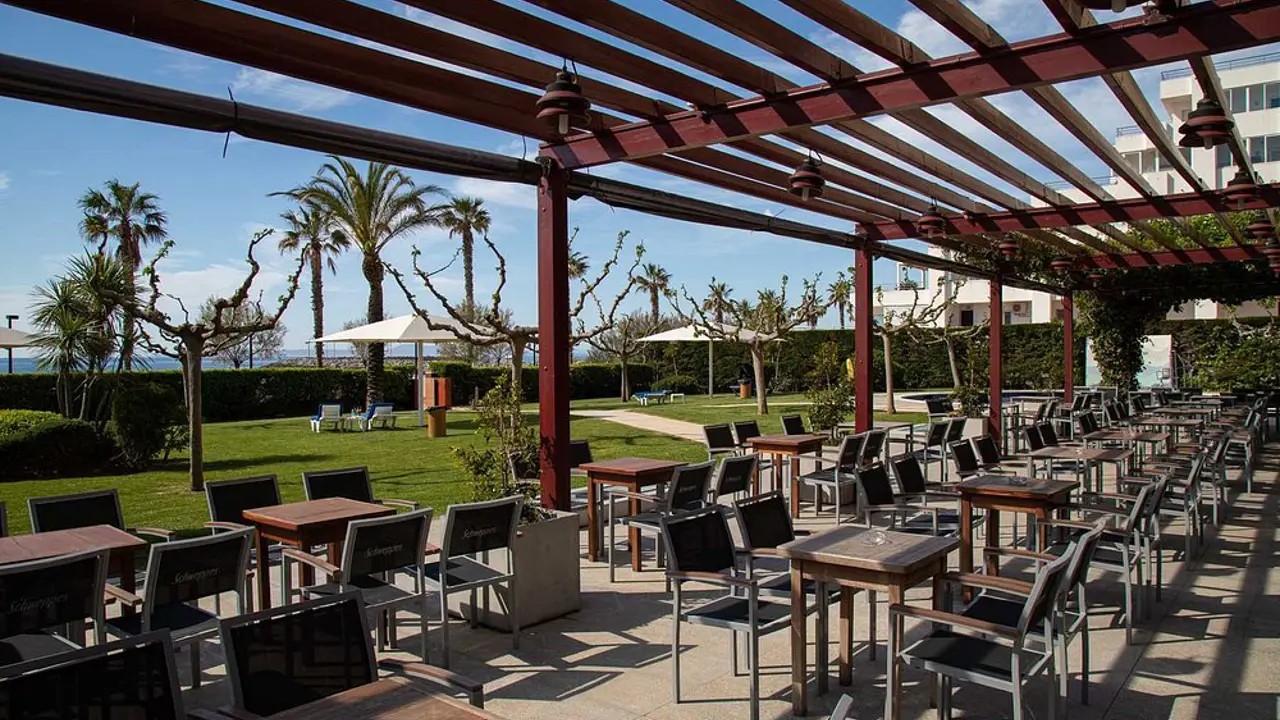 Hotel Prestige Victoria, Roses, Terrace2