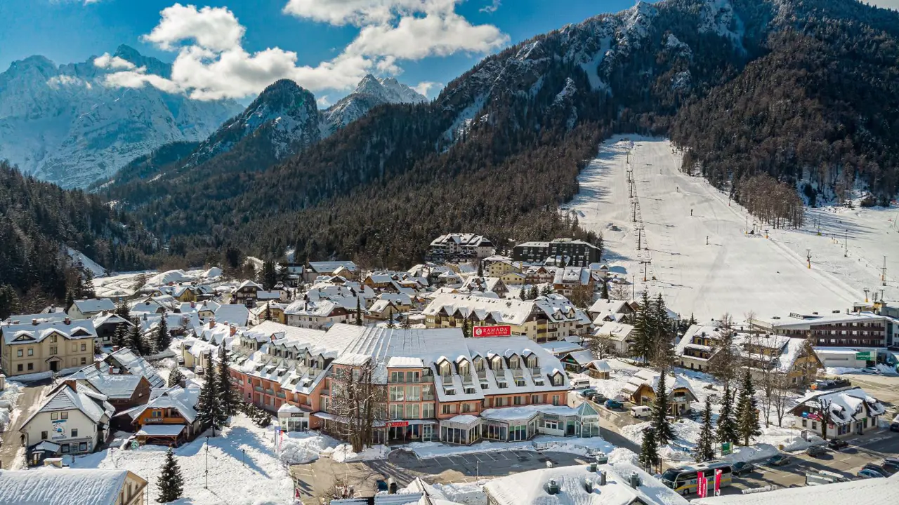 Hotel Kompas, Kranjska Gora, Exterior Winter