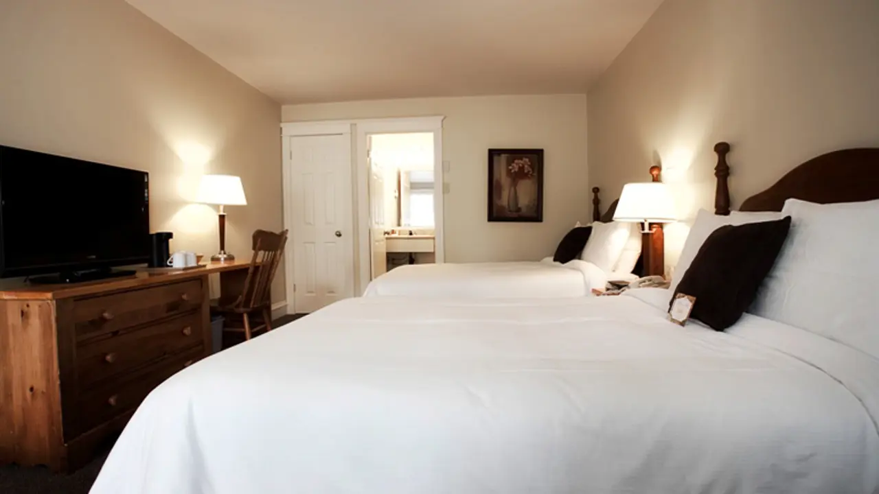 Inverary Resort, Baddeck, bedroom