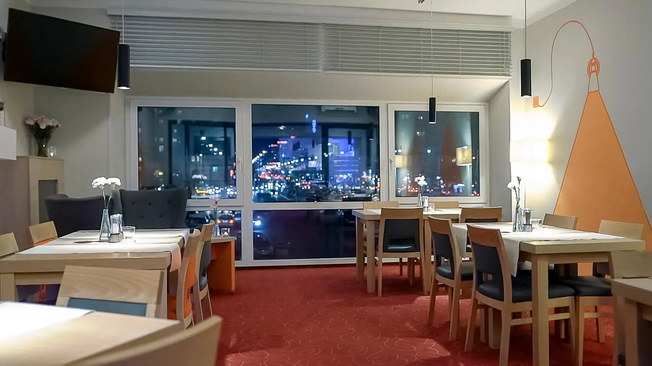 Hotel MDM, Warsaw, dining
