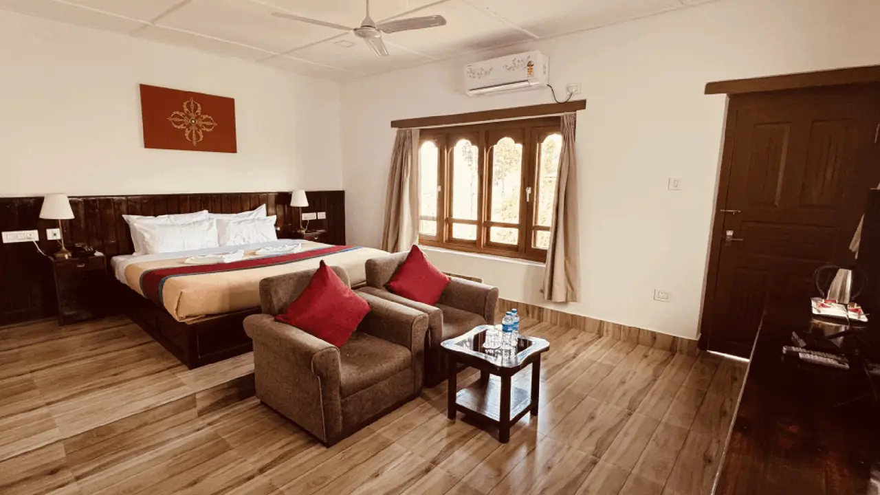 Meri Puensum Resort, Punakha, bedroom