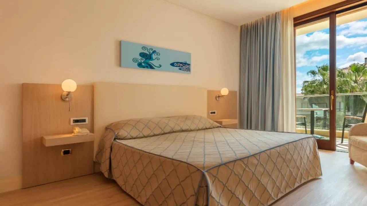 Hotel Carlos V Alghero, Alghero, bedroom