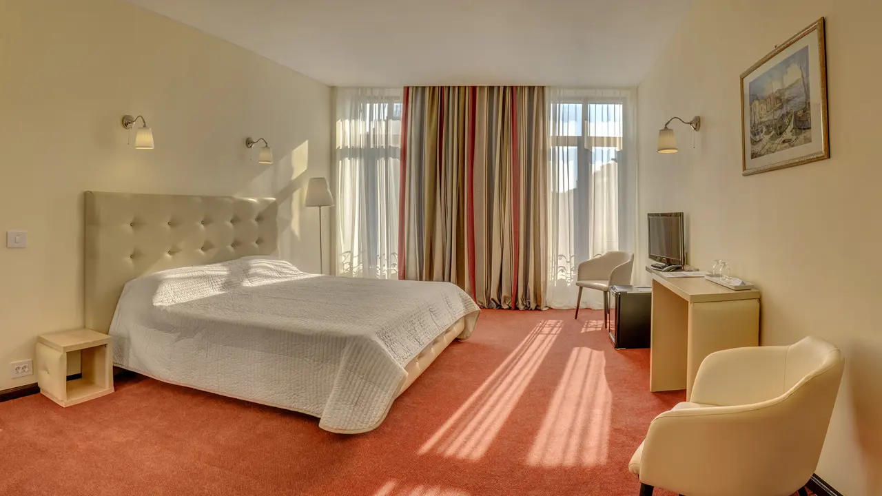 Hotel Capitol, Bucharest, bedroom