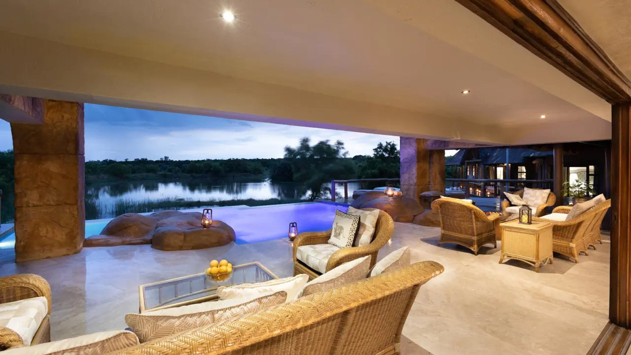 Kingfisher Villa Suites, Mabula Game Reserve, pool