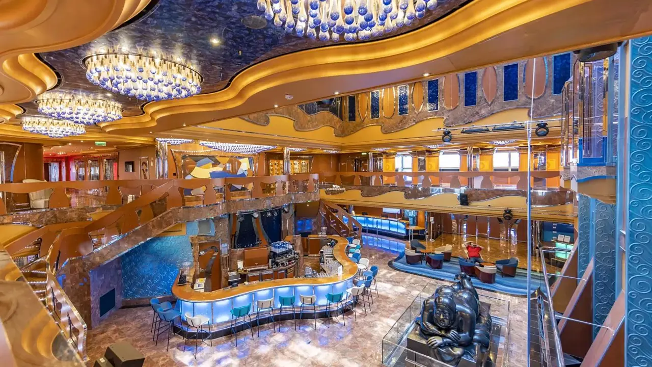 MS Carnival Luminosa, interior