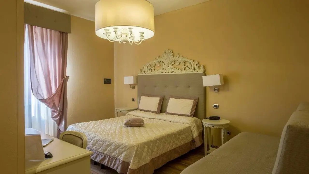 Hotel Manzoni, Montecatini, bedroom