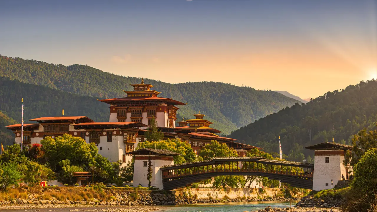 Punakha Dzong and Mo Chhu River, Punakha, Bhutan