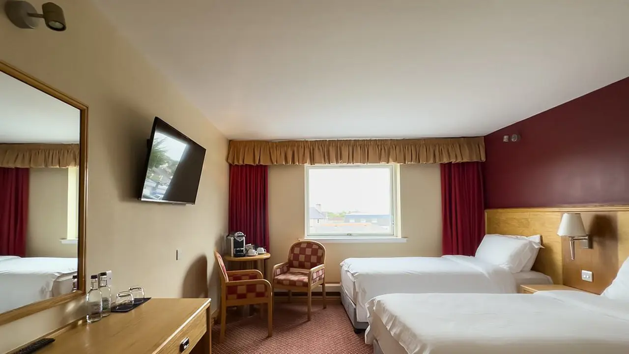 Cabarfeidh Hotel, Stornoway, bedroom