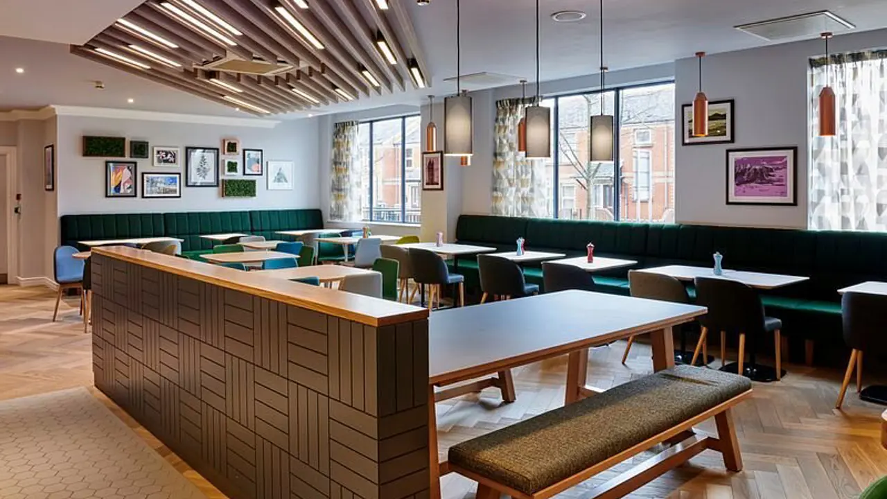 Holiday Inn, Belfast, Dining