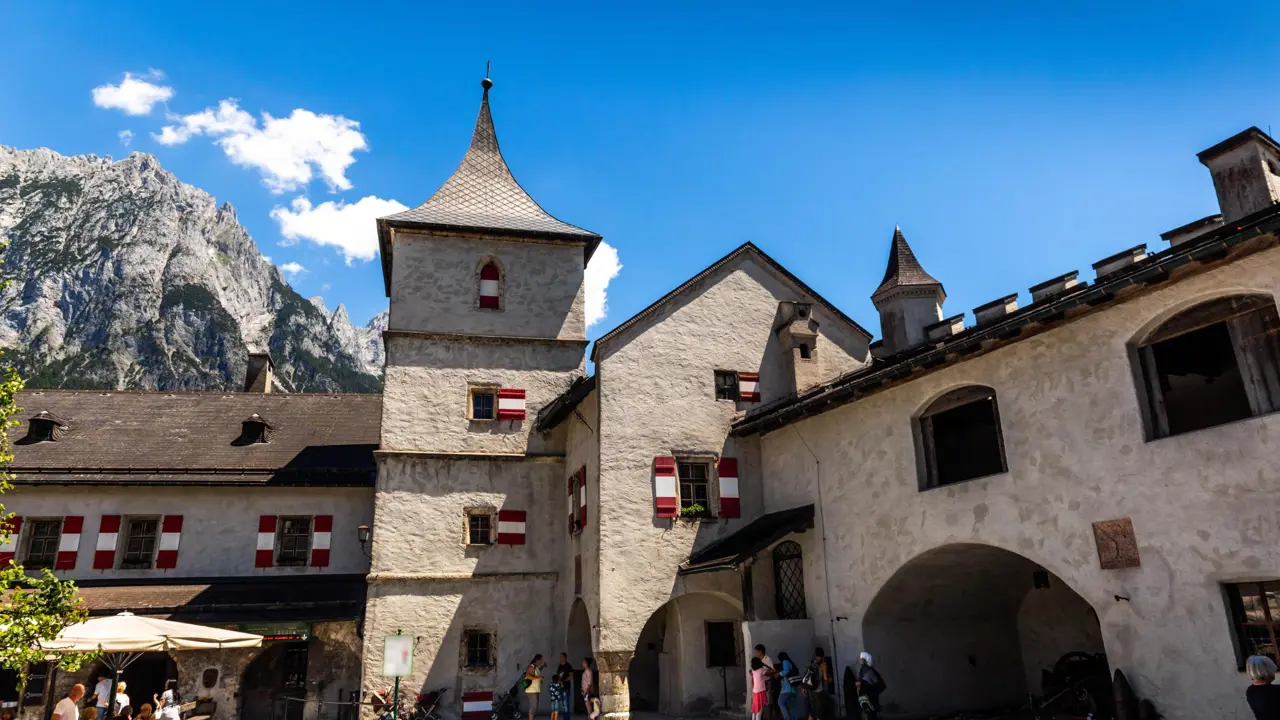 Höhenwerfen Castle