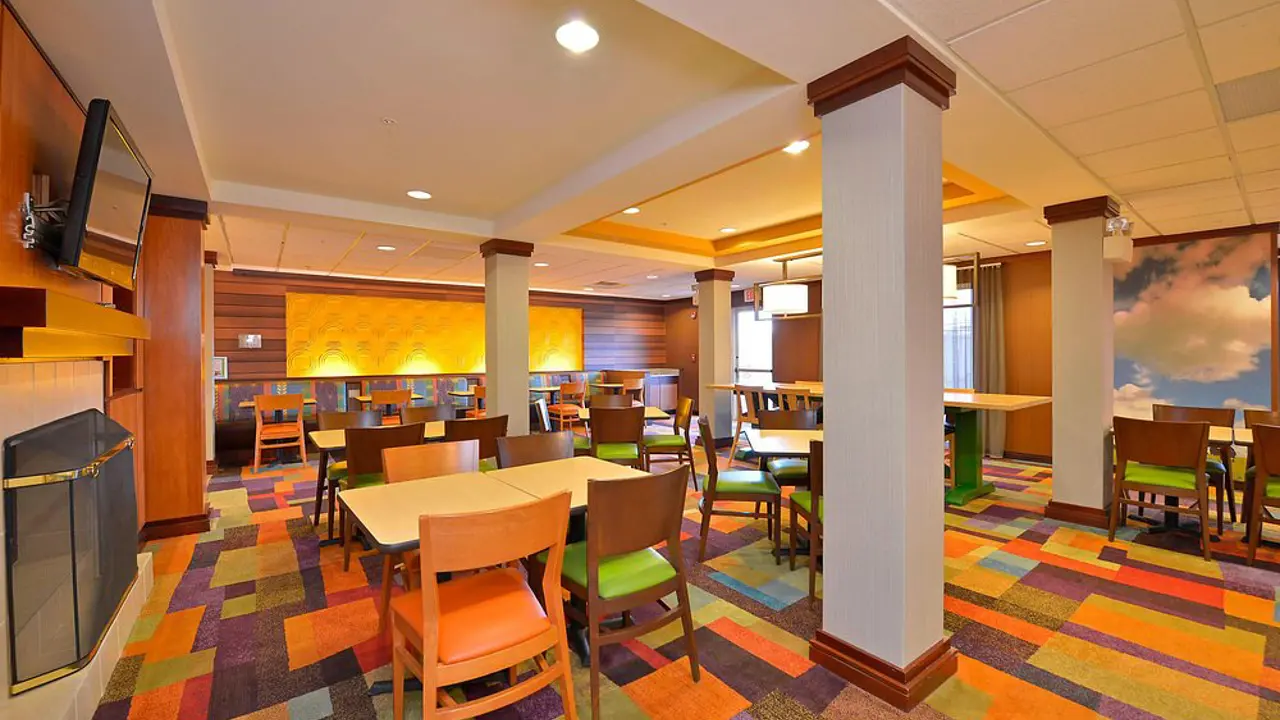 Fairfield Inn & Suites, Williamsport, dining