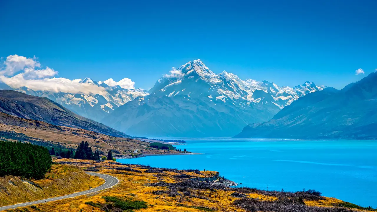 Mount Cook and Lake Pukaki, Otago, New Zealand