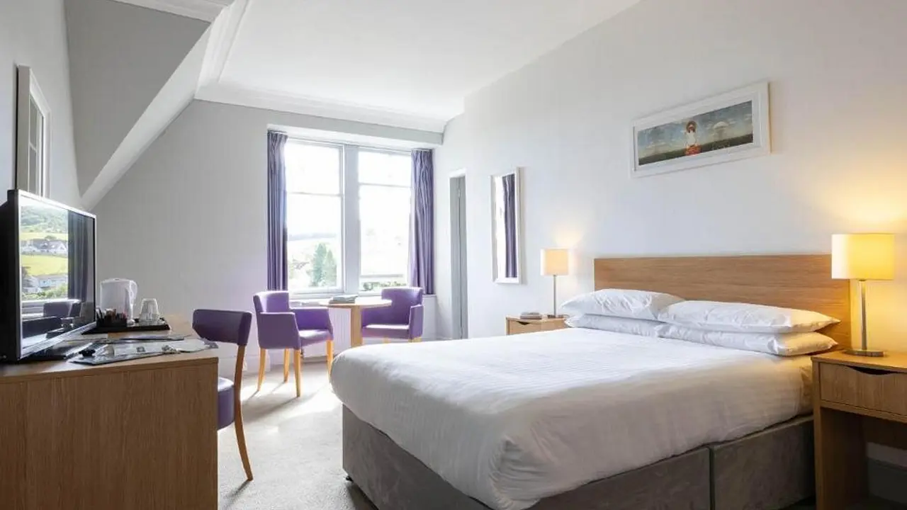 The Highland Hotel, Strathpeffer, bedroom