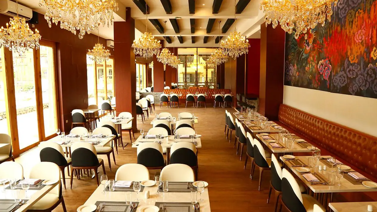 Hotel Kaachi Grand, Paro, dining